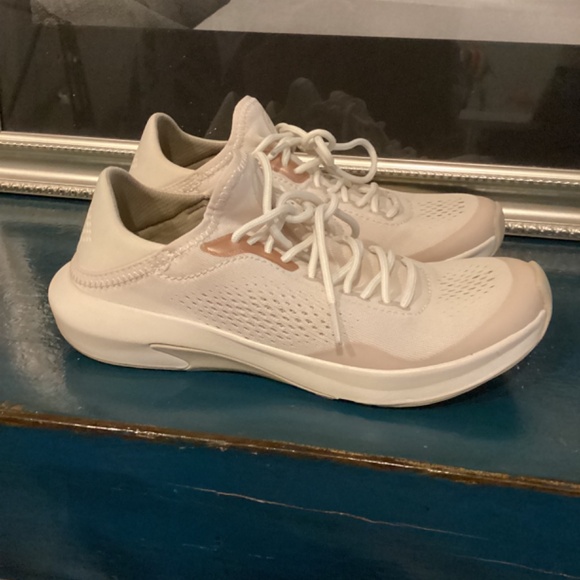 OLUKAI KAHOLO WOMANS TAN/TAPA - Picture 3 of 16